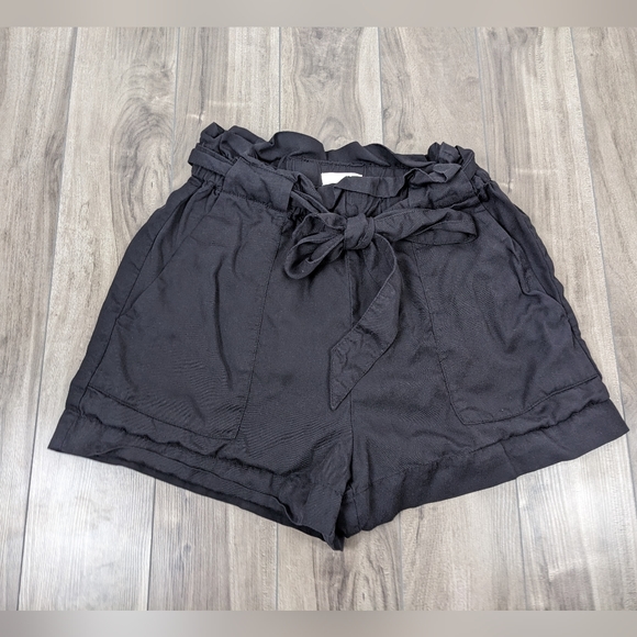 H&M Pants - H&M Conscious Paper Bag Shorts Black Belted Size 6